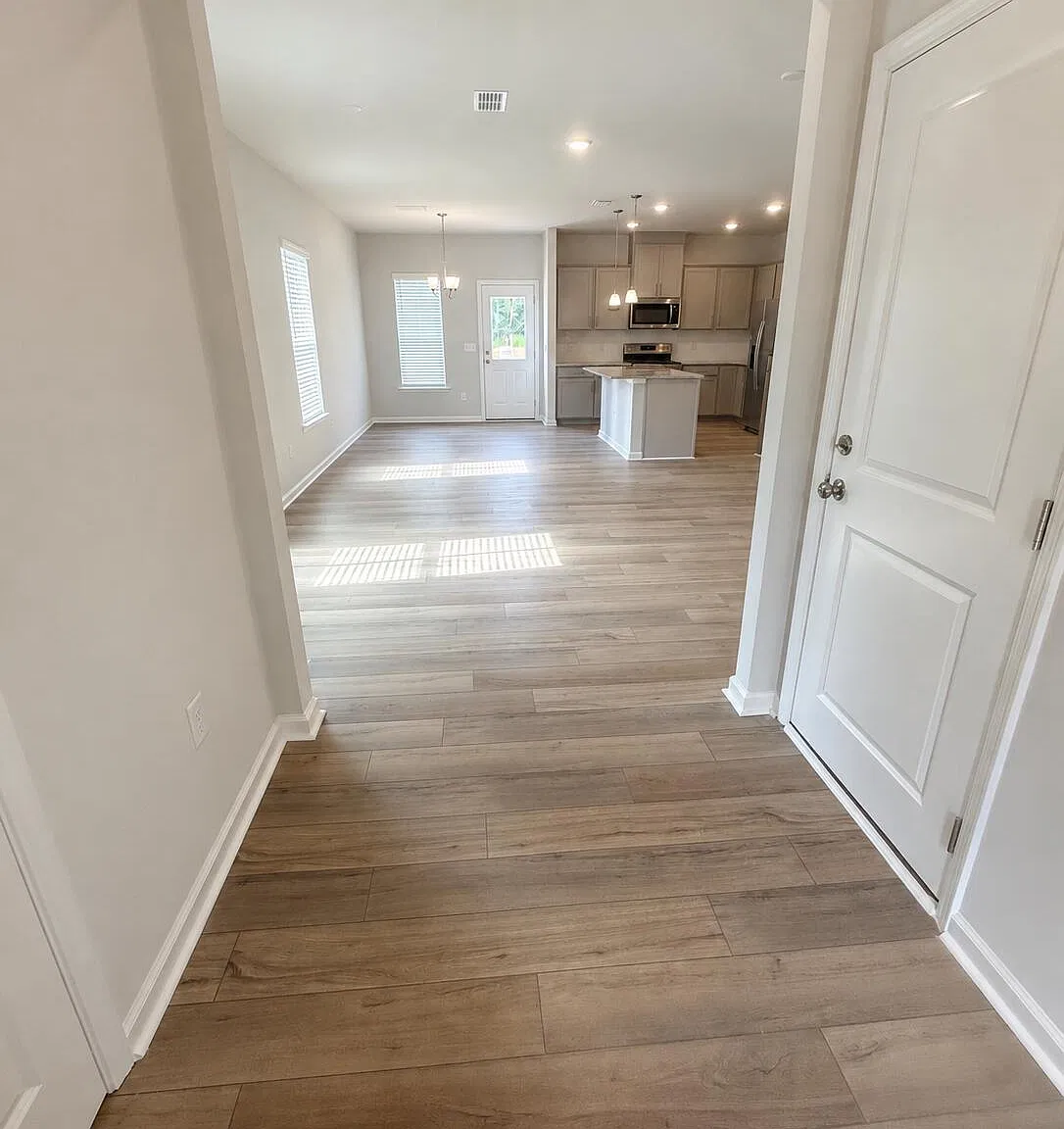 3 bed, 2.5 bath, 1558 sqft, $1,895 — Photo 3