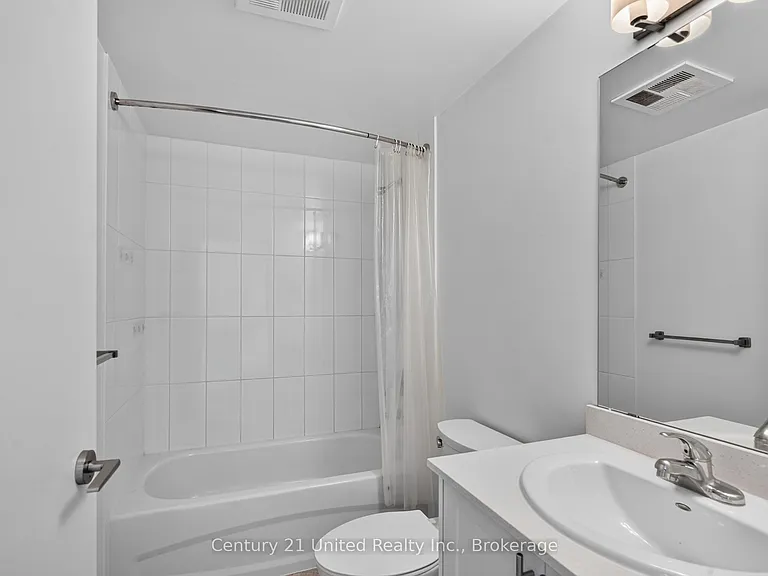 100 Bond St E #422 — Photo 8