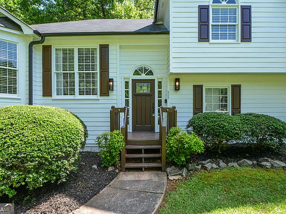 3rd image of 4890 Bayberry Dr