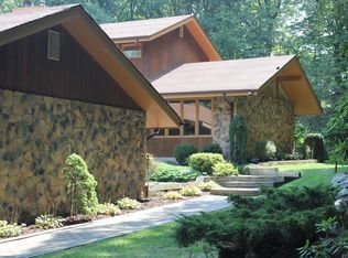 4 Lookout Dr, Ledgewood, NJ 07852