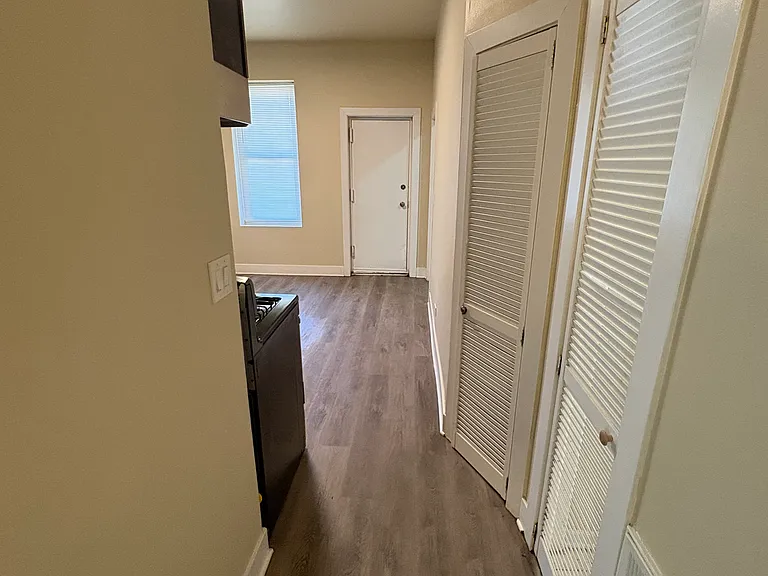 1117 S Troy St #1R — Photo 5