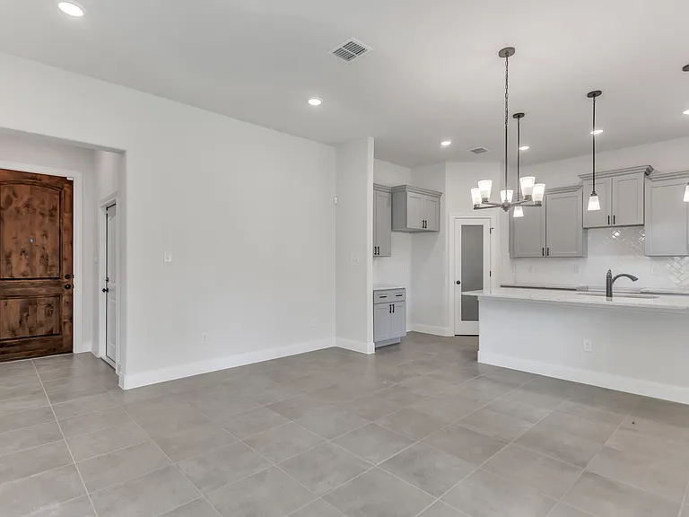 600 Park Cir — Photo 5