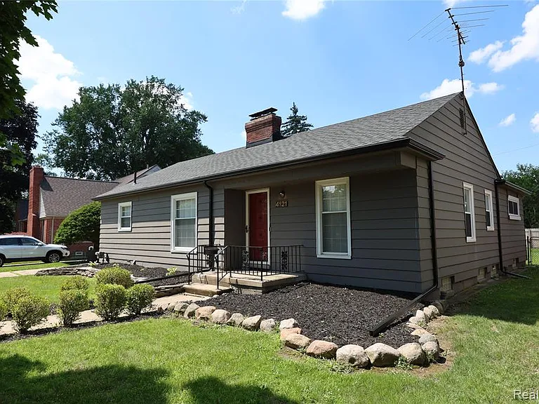 4121 Seminole Dr — Photo 6