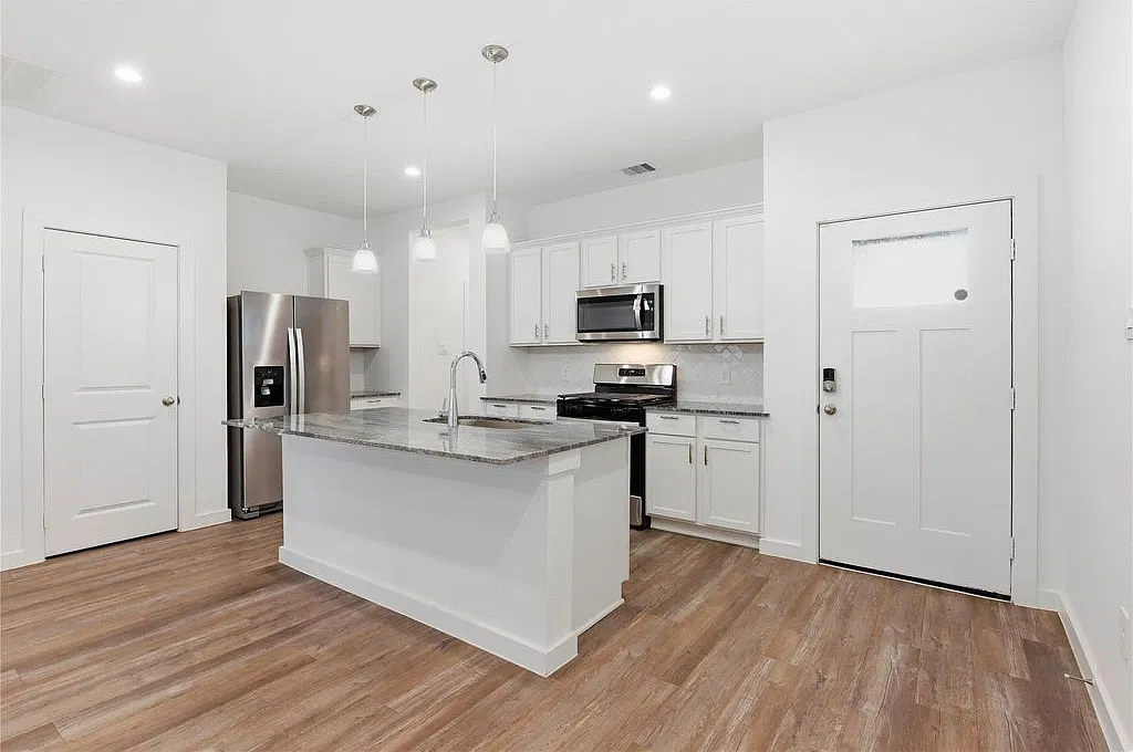 3 bed, 1423 sqft, $3,000 — Photo 4