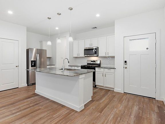 4th image of 3008 La Latina Dr