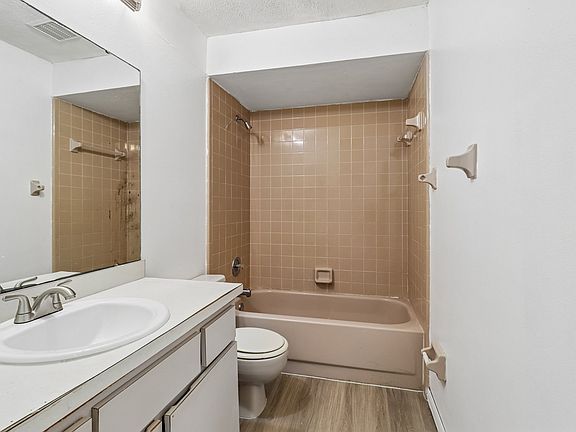 5th image of 386 Cocoa Ct