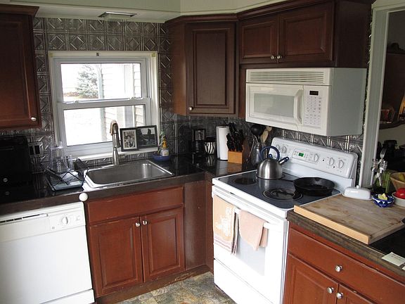 Granite coutnertop, open kitchen and view to the yard