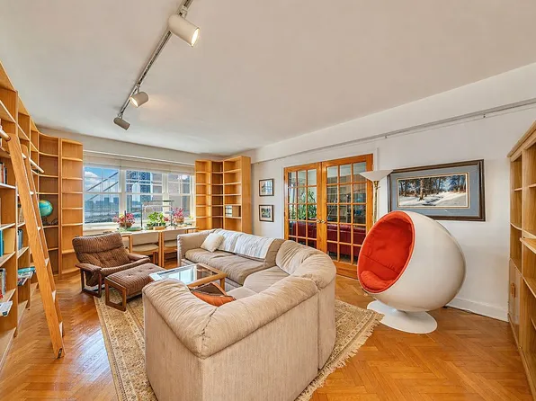 120 Cabrini Blvd #121/122, New York, NY 10033