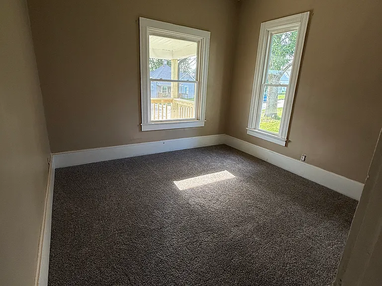 1300 N Burlington Ave — Photo 10