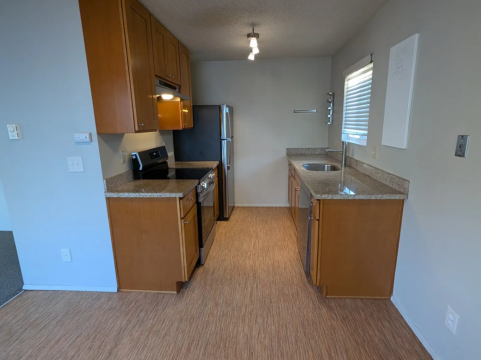 2 bed, 1.5 bath, 875 sqft, $2,195 — Photo 3