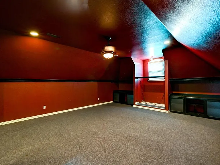 2804 Vermont Ct — Photo 32