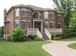 2081 De Cook Ave, Park Ridge, IL 60068