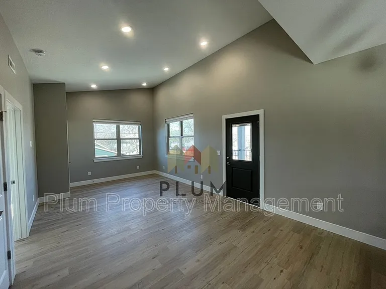 1724 S 14th St W #202 — Photo 6