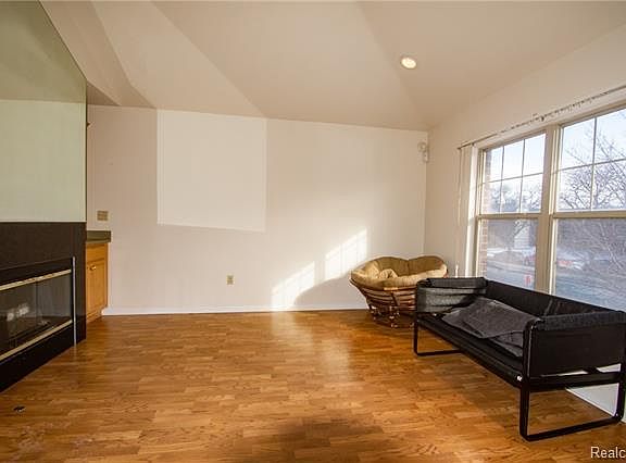 4th image of 1400 Biddle Ave