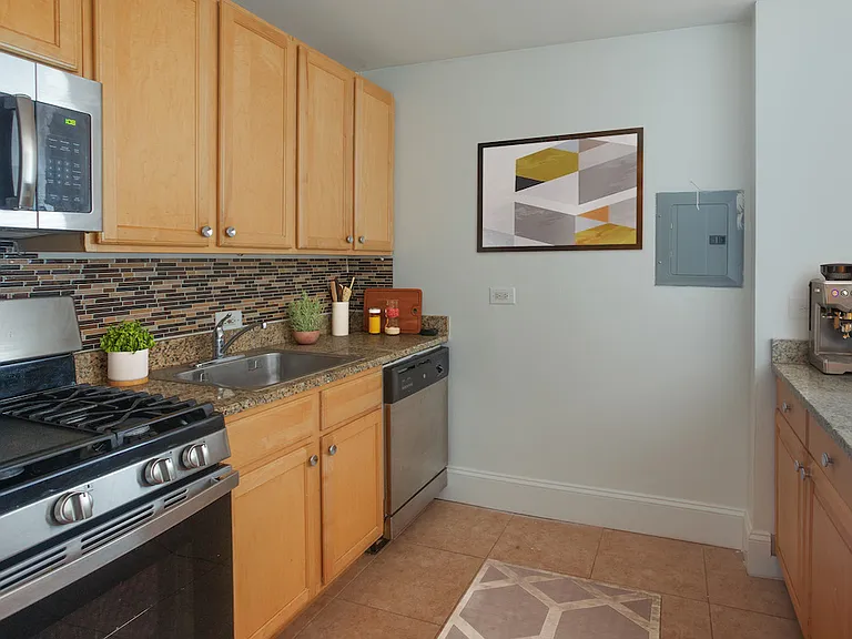 4100 N. Marine Dr. — Photo 37