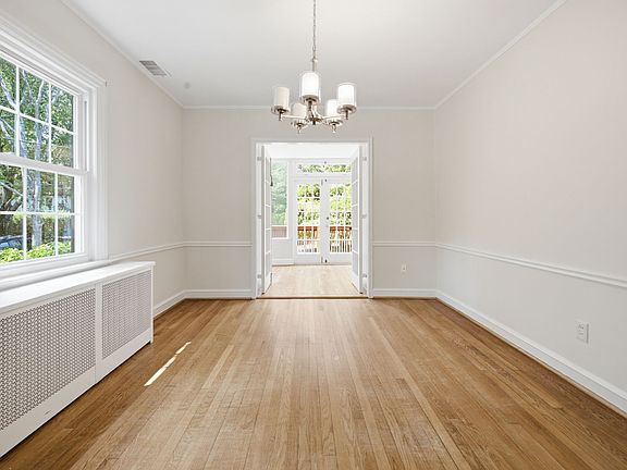 4th image of 1500 44th St NW