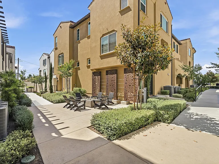 684 Panorama Ln — Photo 38
