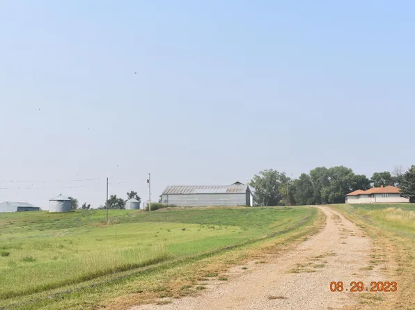 2615 41st Ave NW, Douglas, ND 58735