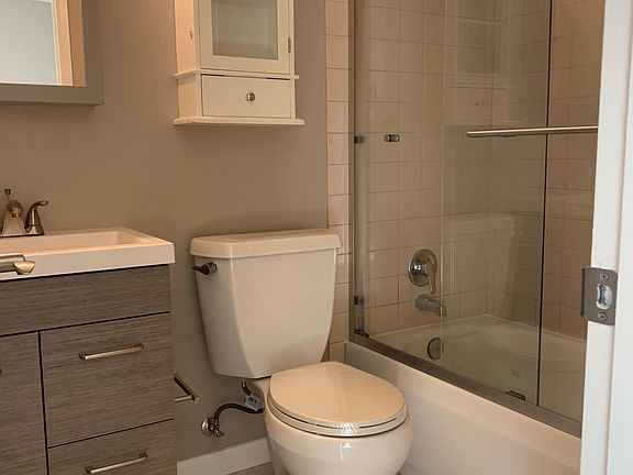 5th image of 2803 Rainview Dr #2