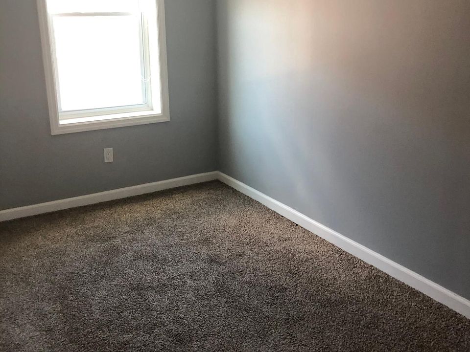 2nd image of 127 Perry St