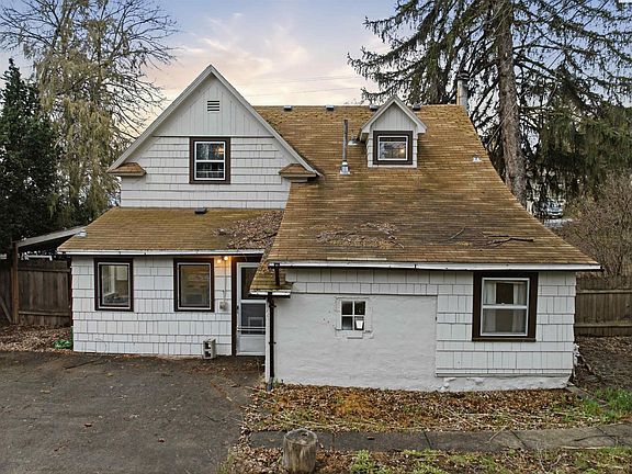 4th image of 348 NW Harrison St