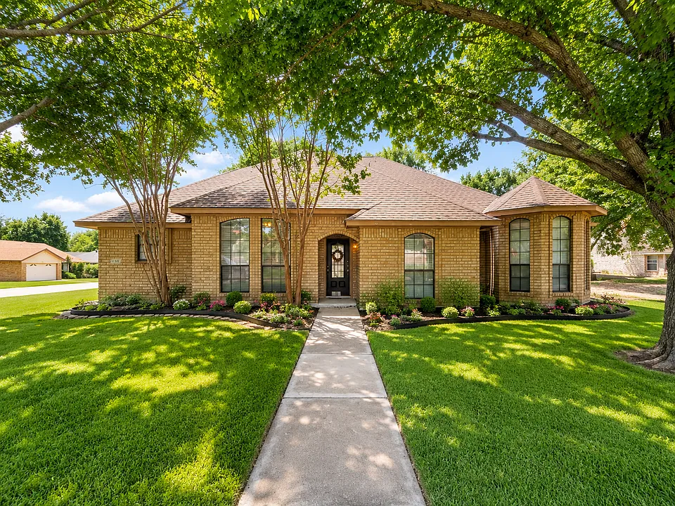 698 Buttercup Dr