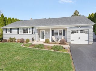 13 Hillside Dr, Clinton, NJ