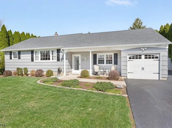 13 Hillside Dr, Clinton Town, NJ 08809