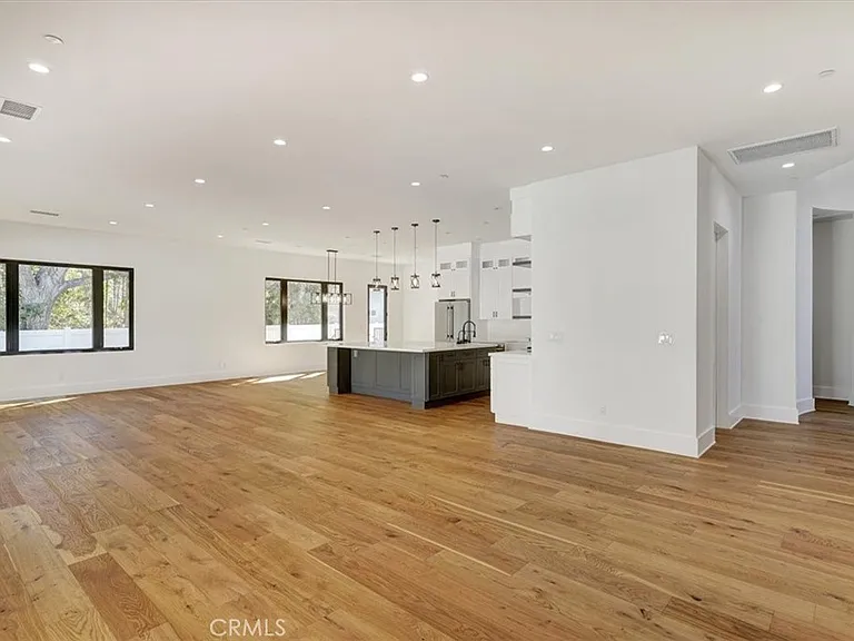 5520 Woodlake Ave — Photo 4