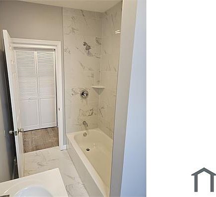 1st image of 326 Roselyn St #A
