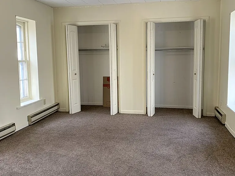 212 E King St — Photo 9