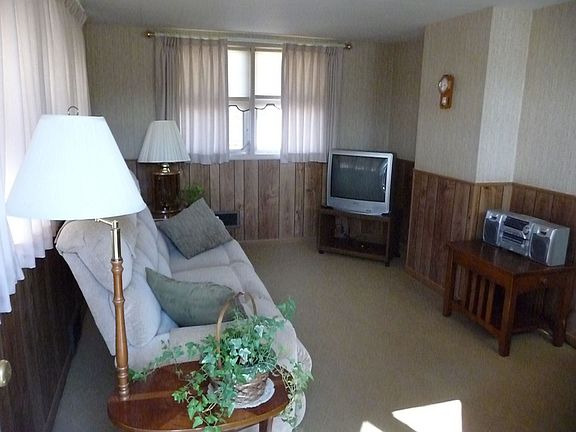 Family Room (brick addition)