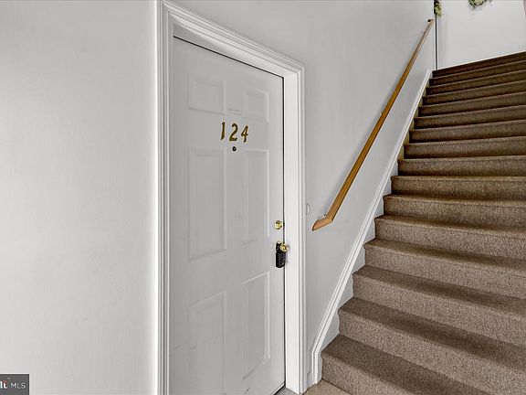 4th image of 124 Christine Dr