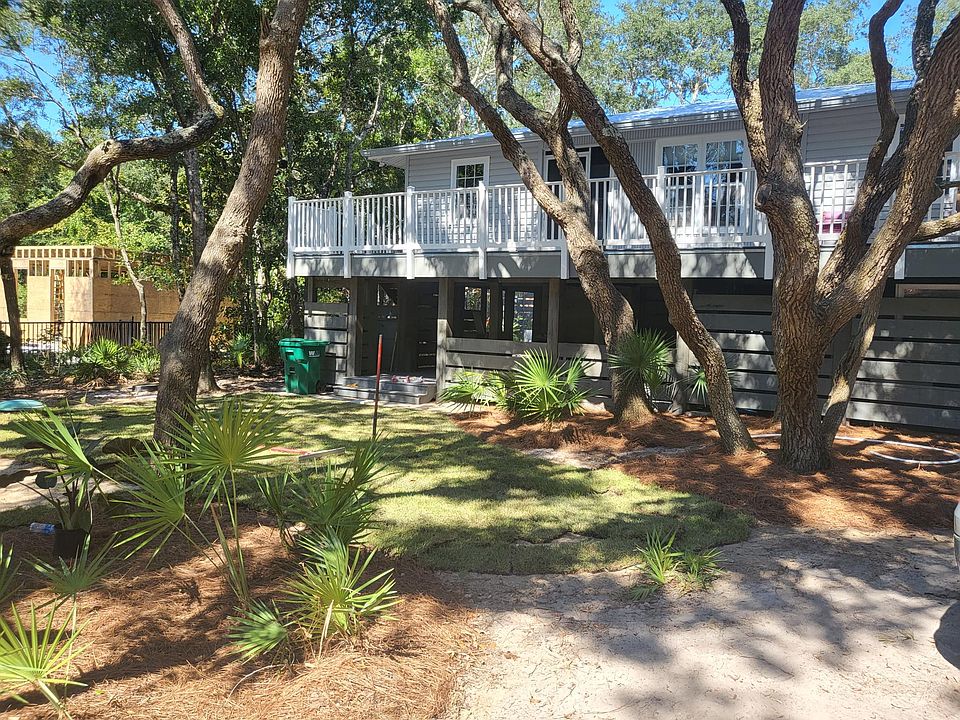 Front yard with private parking