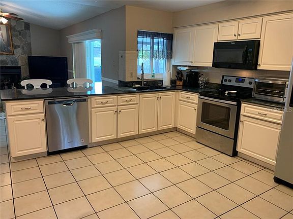 2nd image of 4920 Oakshire Dr