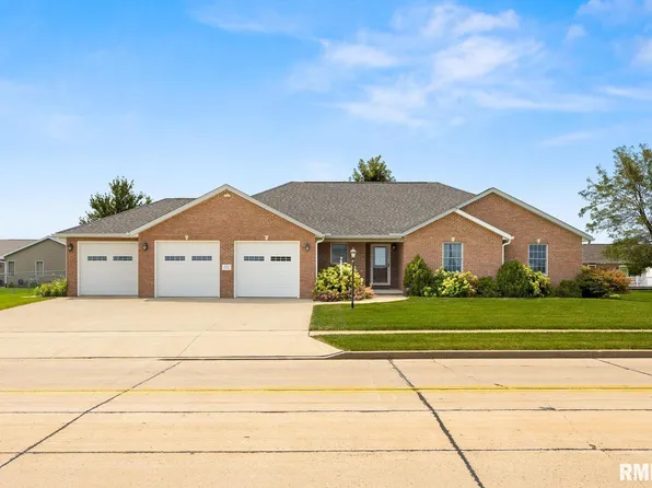 214 W Cruger Rd, Washington, IL 61571