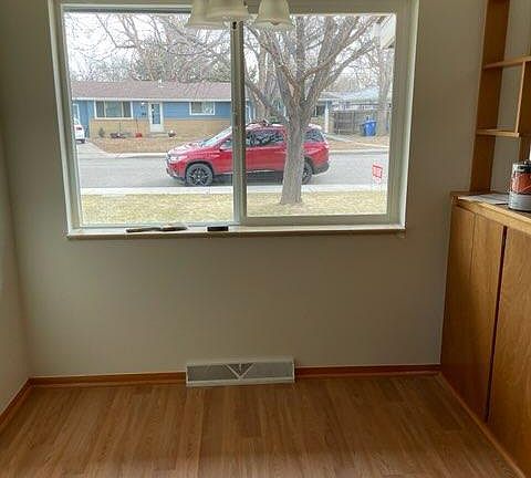 5th image of 821 W Kelly Dr