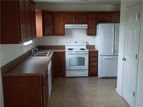 5th image of 2240 N Rosswood Blvd