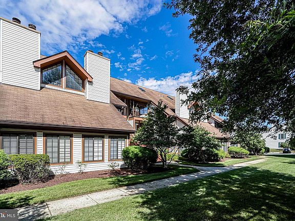 3rd image of 6020 Curtier Dr #D