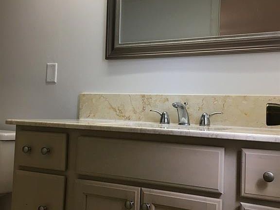 4th image of 503 SE 12th Ct