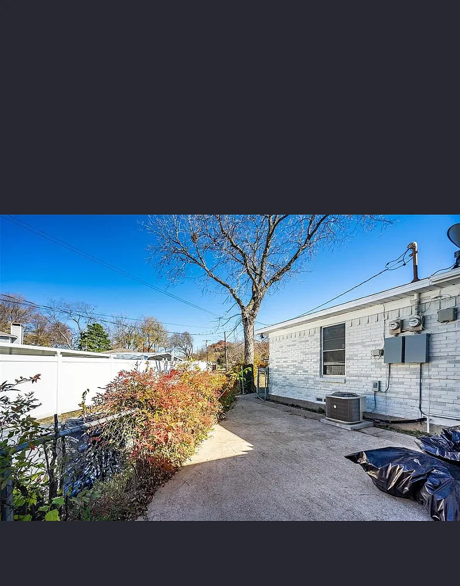 2 bed, 880 sqft, $1,600 — Photo 1