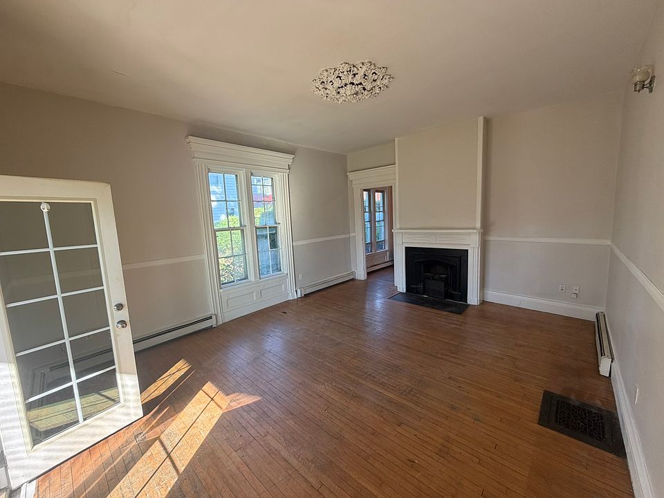 1st image of 211 N Main St APT 2