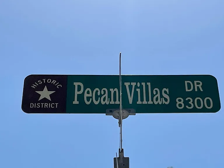 7906 Pecan Villas Dr — Photo 11