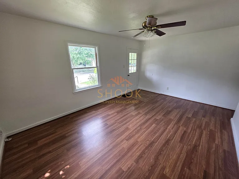 1600 Ferry St — Photo 4
