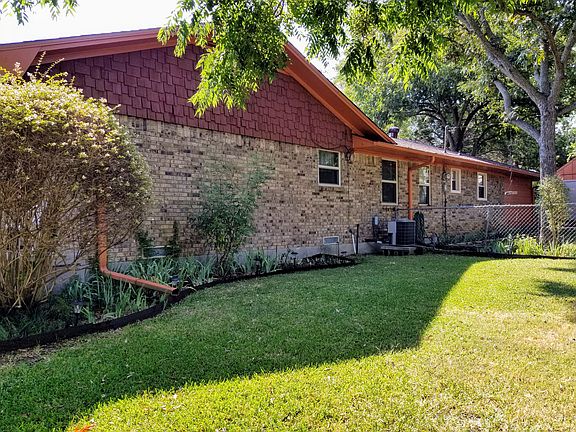 3rd image of 328 Davis Dr