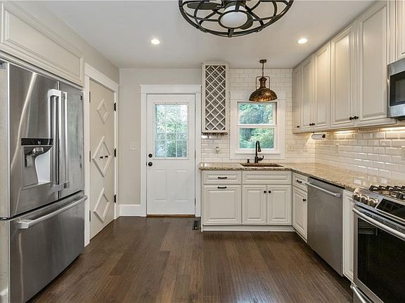 5th image of 105 W Tilden Dr