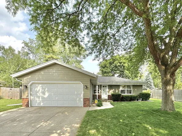 1829 Dixie DRIVE, Waukesha, WI 53189