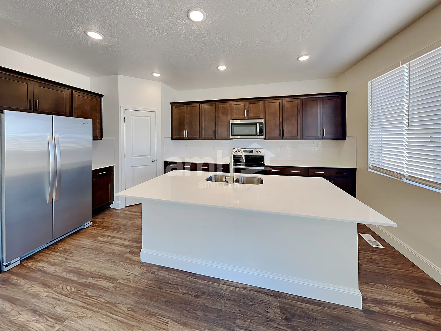 6 bed, 3.5 bath, 3277 sqft, $3,535 — Photo 3