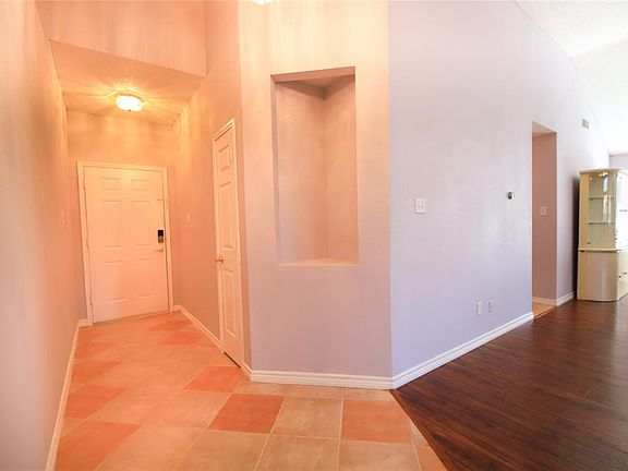 5th image of 210 Flushing Quail Dr