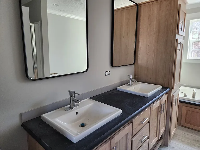 180 Robertson Dr — Photo 5